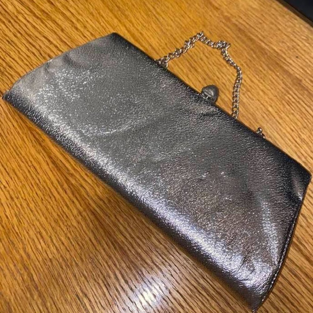 Vintage Silver Clasp-top Clutch with Chain